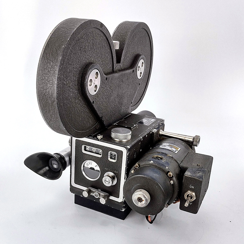 Back view of the Maurer 16mm Professional Camera, Model 05 with 400' magazine