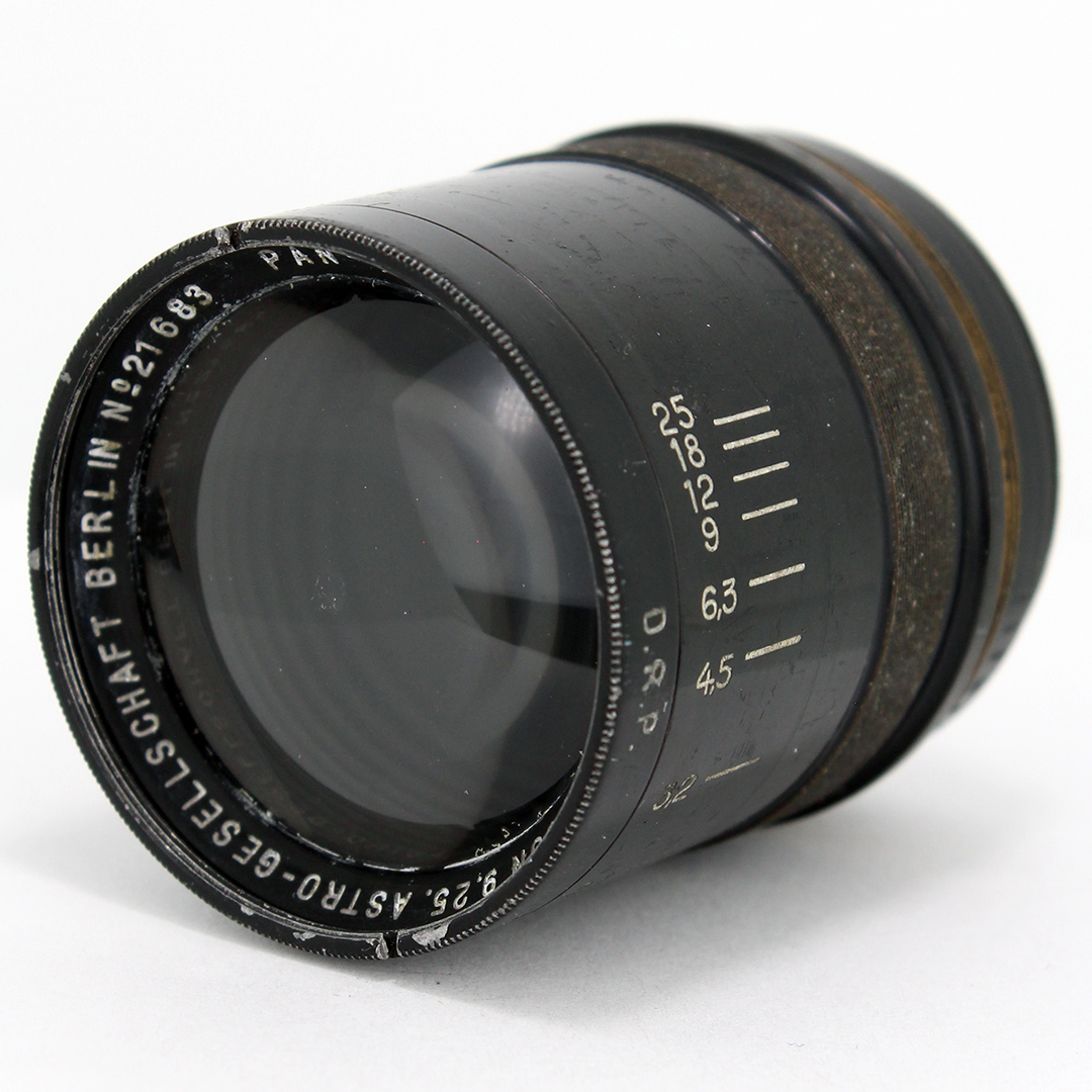 Astro Berlin Pan-Tachar 75mm f2.3 lens cell.